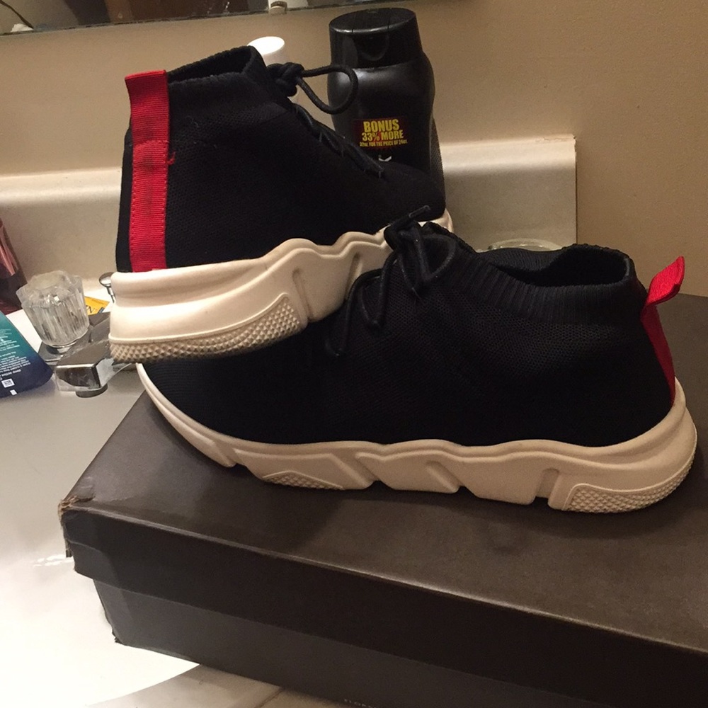 Shoes - Picture 3 of 4